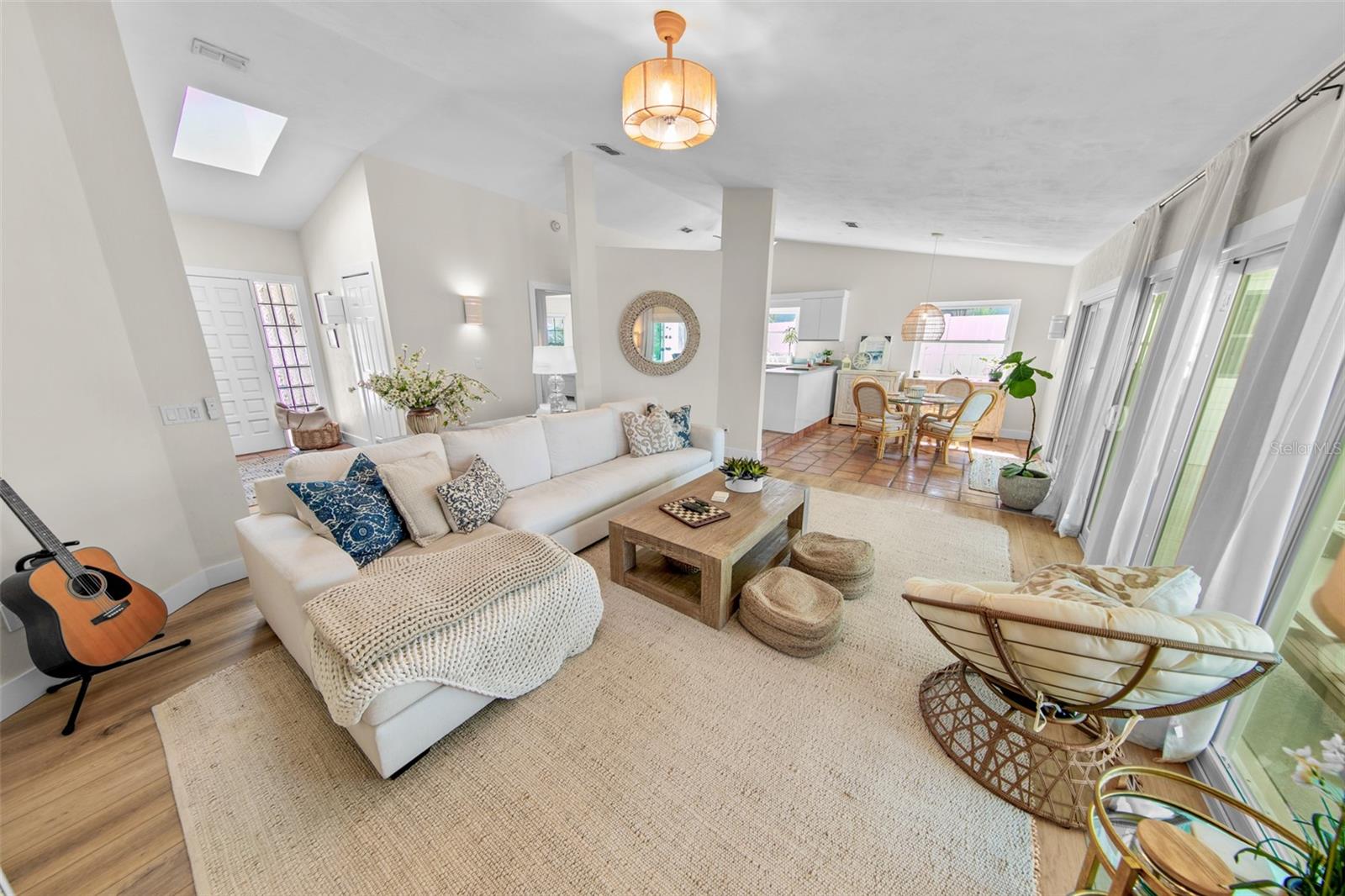 Image 6 of 37 For 4748 Riverglen Boulevard