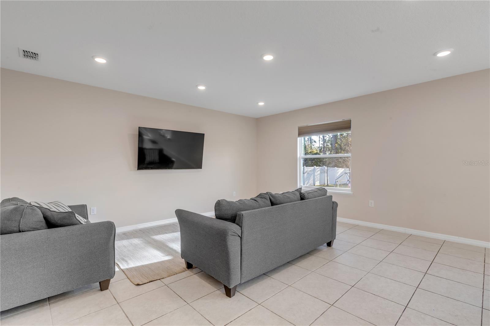 Image 15 of 55 For 2055 2nd Avenue