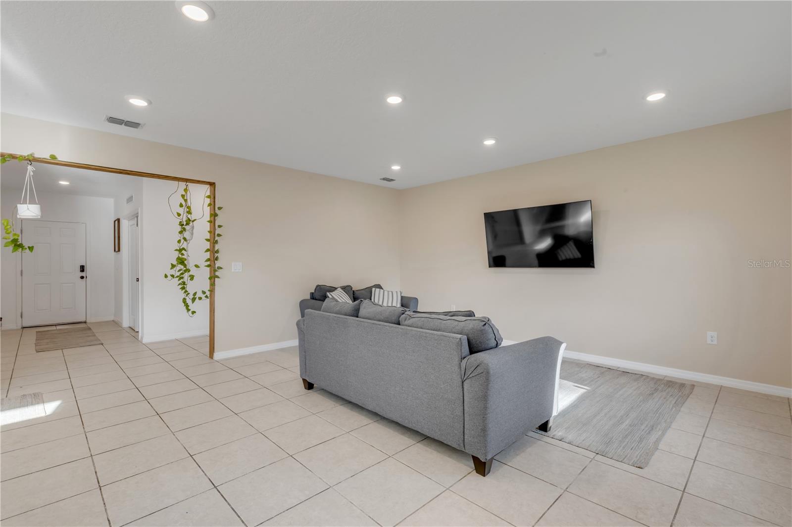 Image 16 of 55 For 2055 2nd Avenue