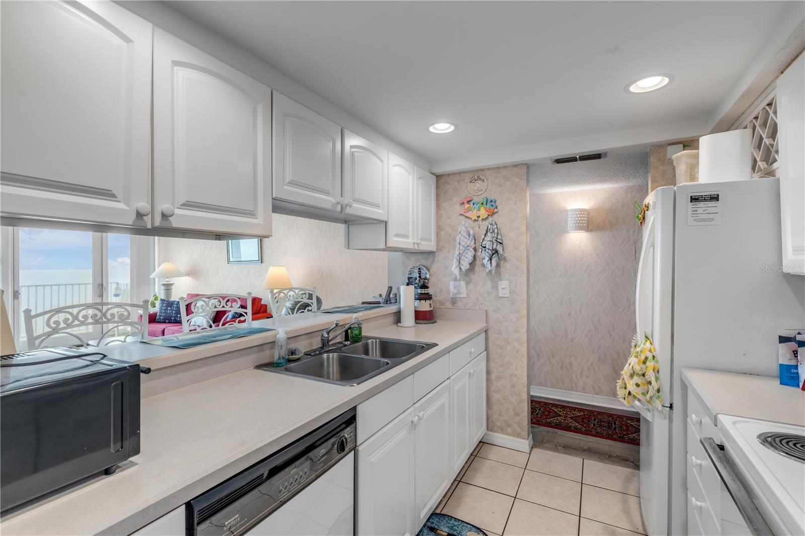 Image 7 of 58 For 5203 Atlantic Avenue 412b