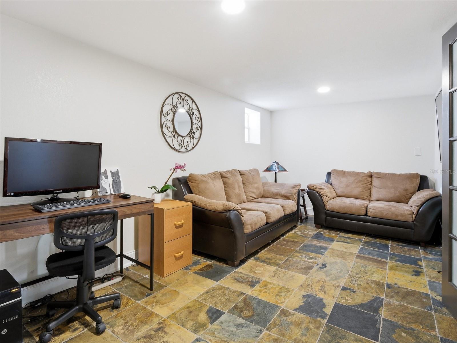 Image 27 of 51 For 428 Riverside Drive