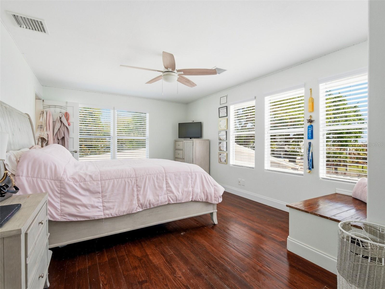 Image 40 of 51 For 428 Riverside Drive