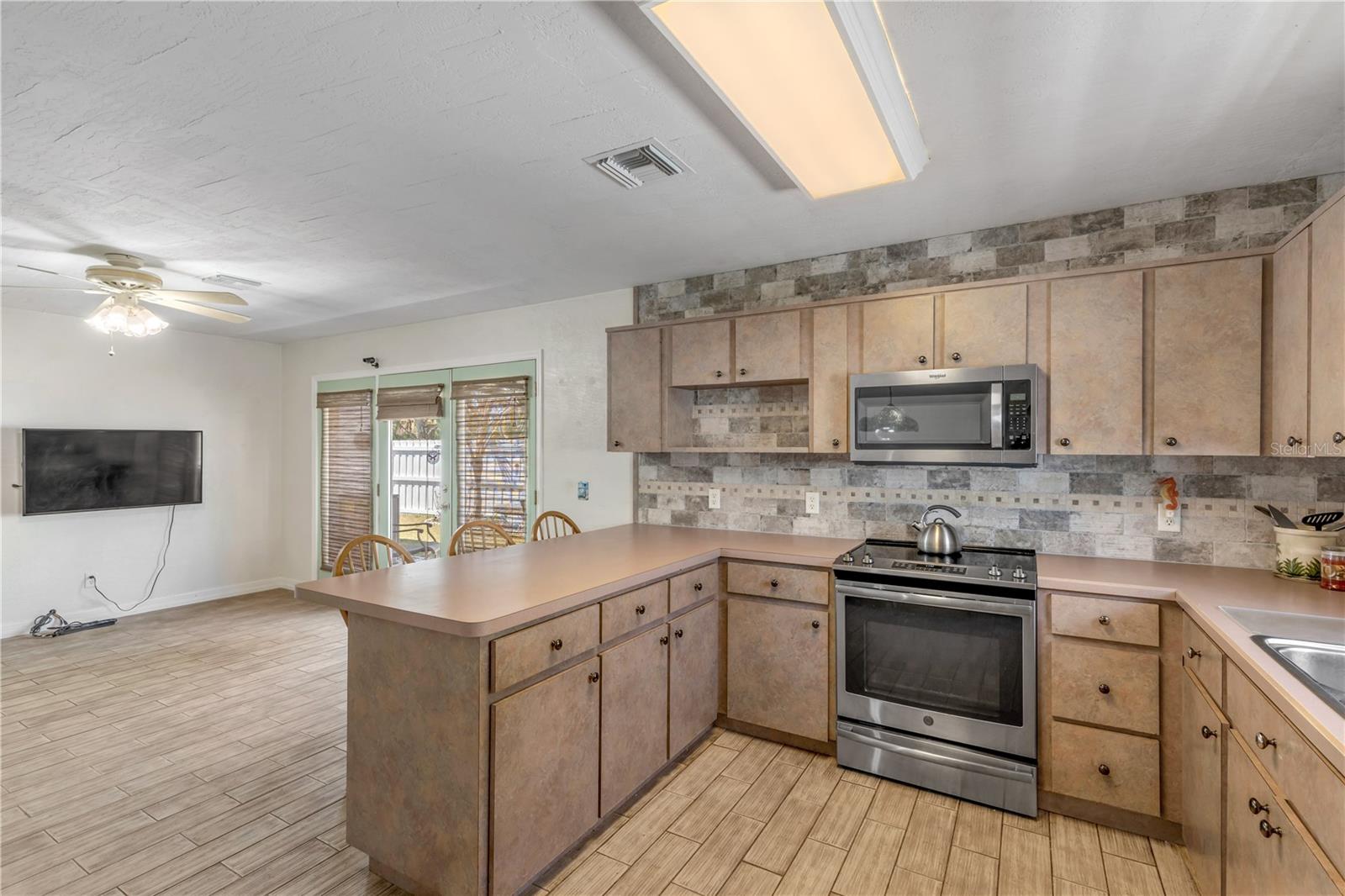 Image 14 of 64 For 1416 Southard Avenue