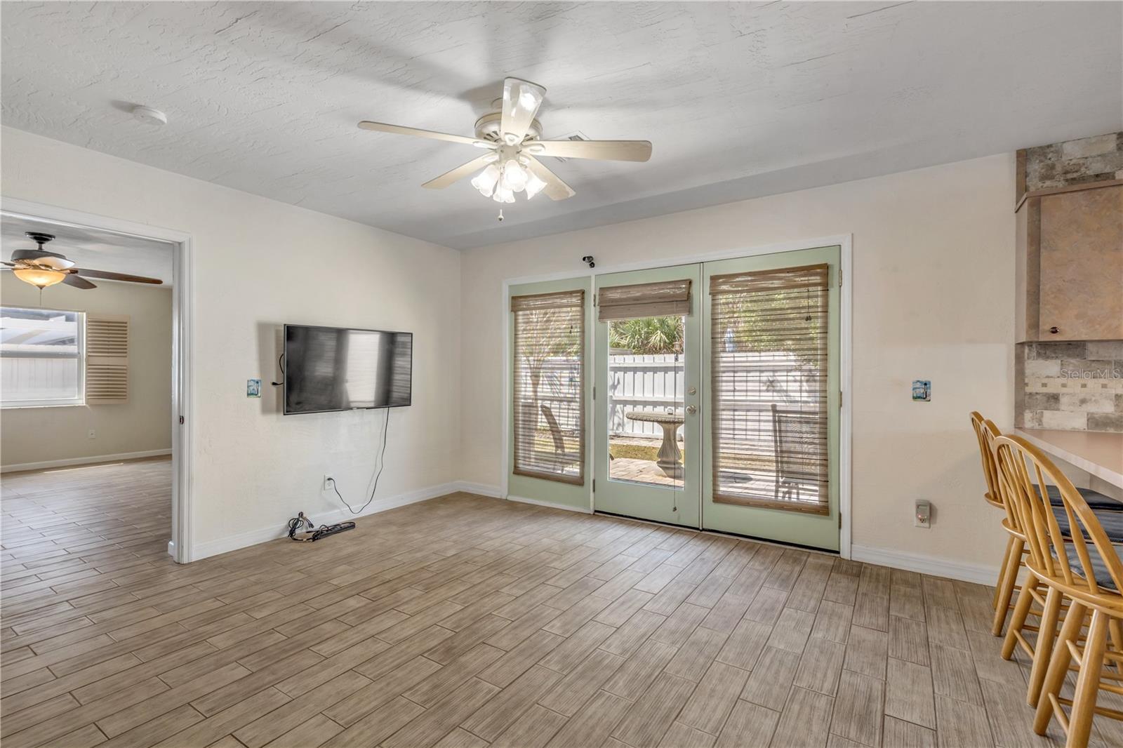 Image 22 of 64 For 1416 Southard Avenue