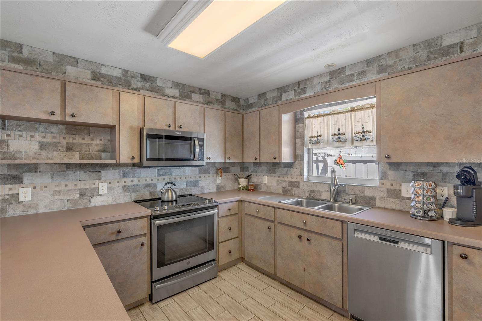 Image 3 of 64 For 1416 Southard Avenue