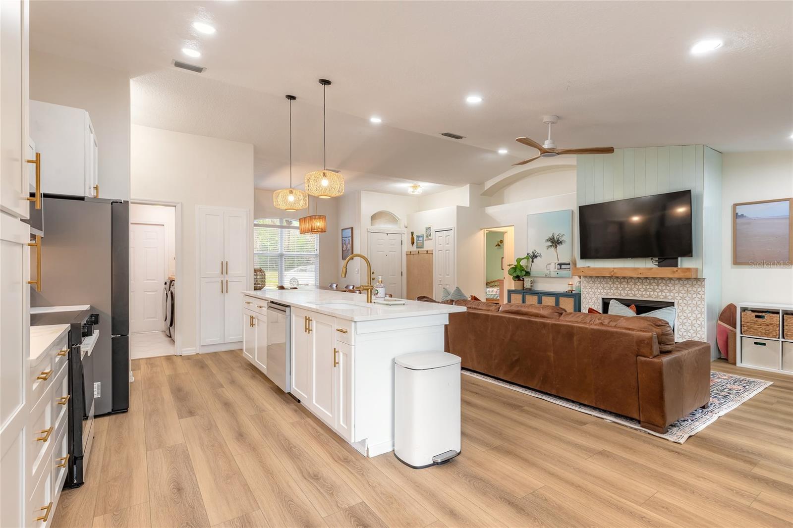 Image 14 of 36 For 983 Countryside West Boulevard