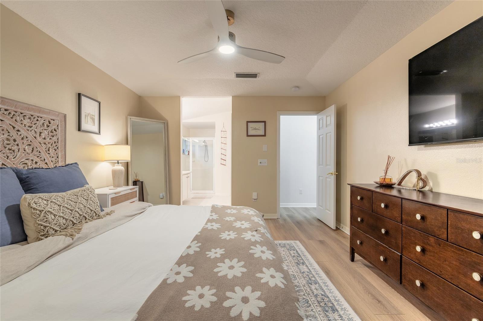 Image 17 of 36 For 983 Countryside West Boulevard