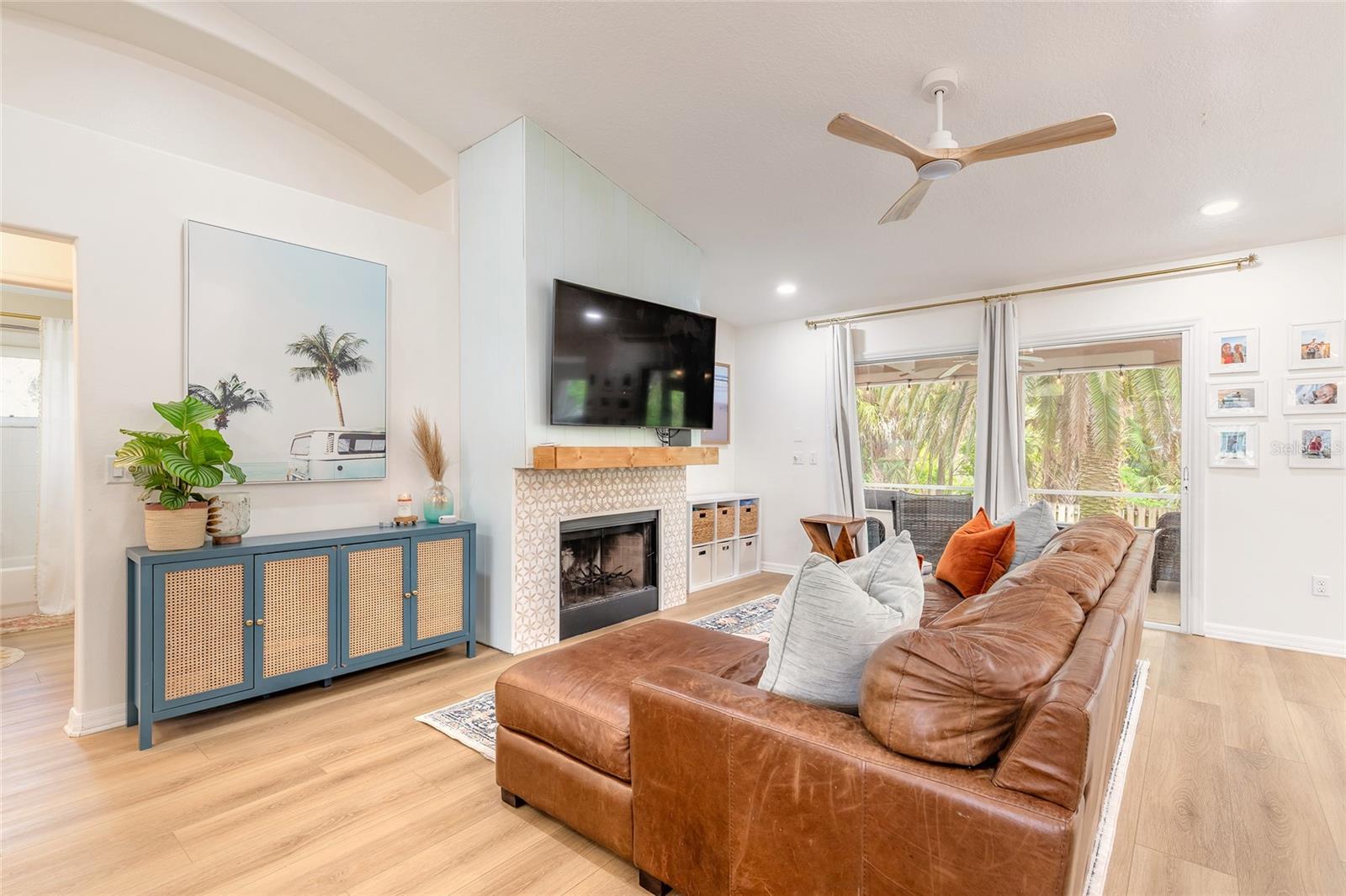 Image 5 of 36 For 983 Countryside West Boulevard