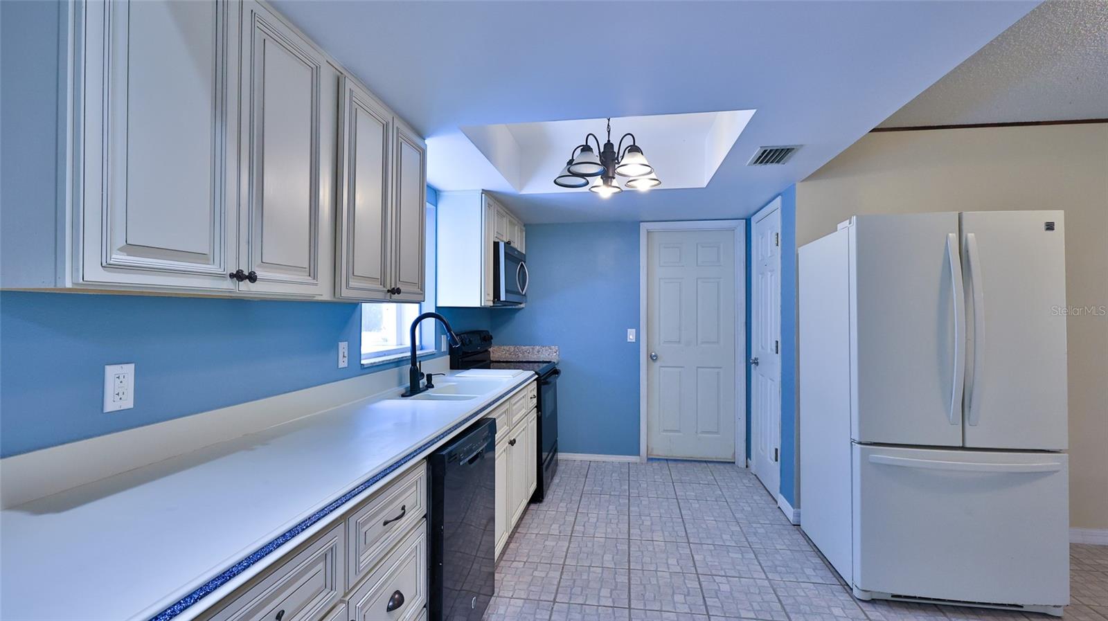 Image 11 of 28 For 1915 Umbrella Tree Drive