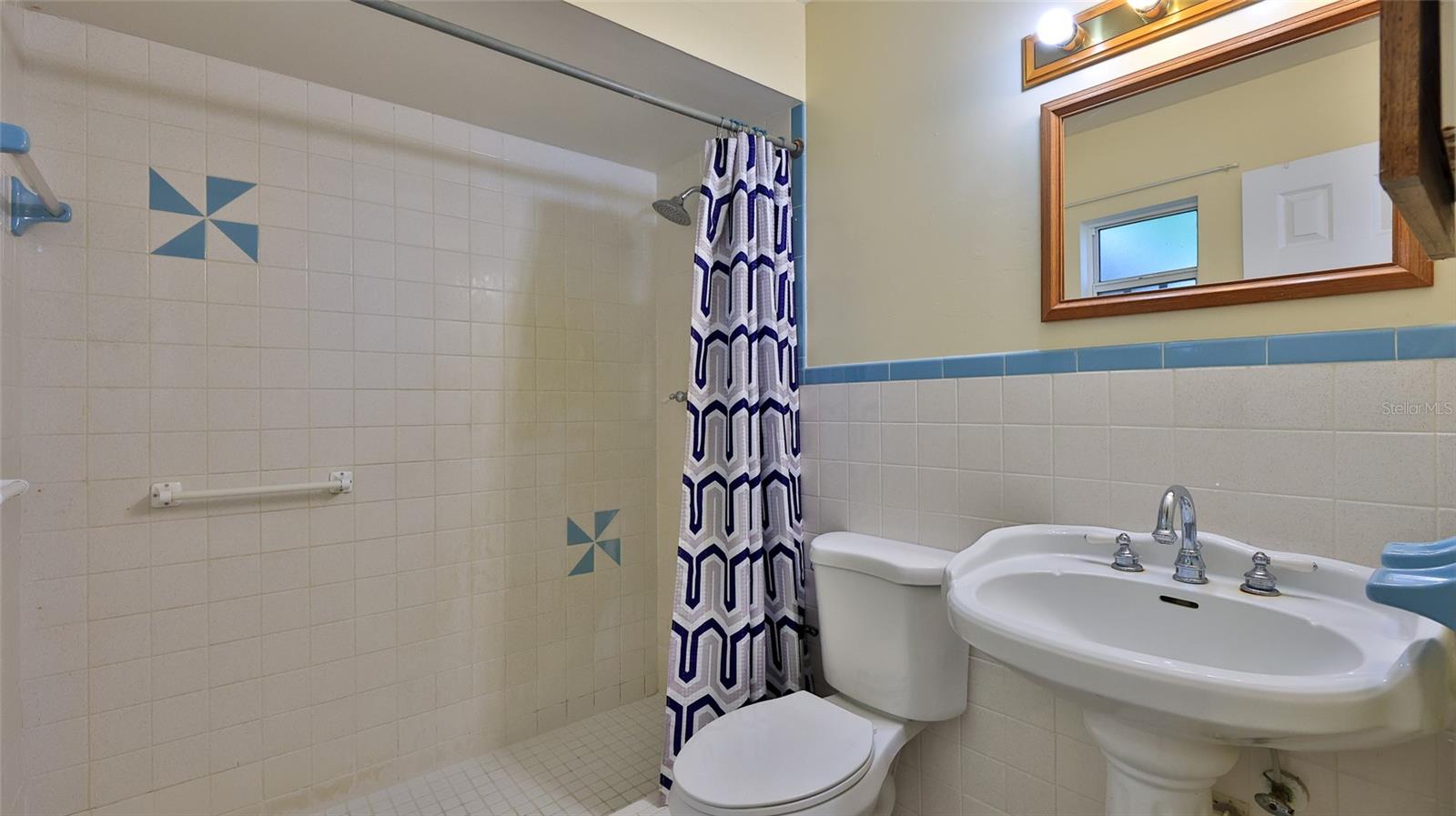 Image 21 of 28 For 1915 Umbrella Tree Drive