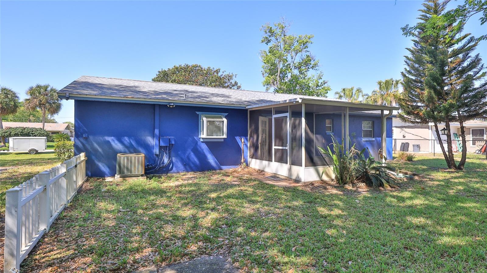 Image 24 of 28 For 1915 Umbrella Tree Drive