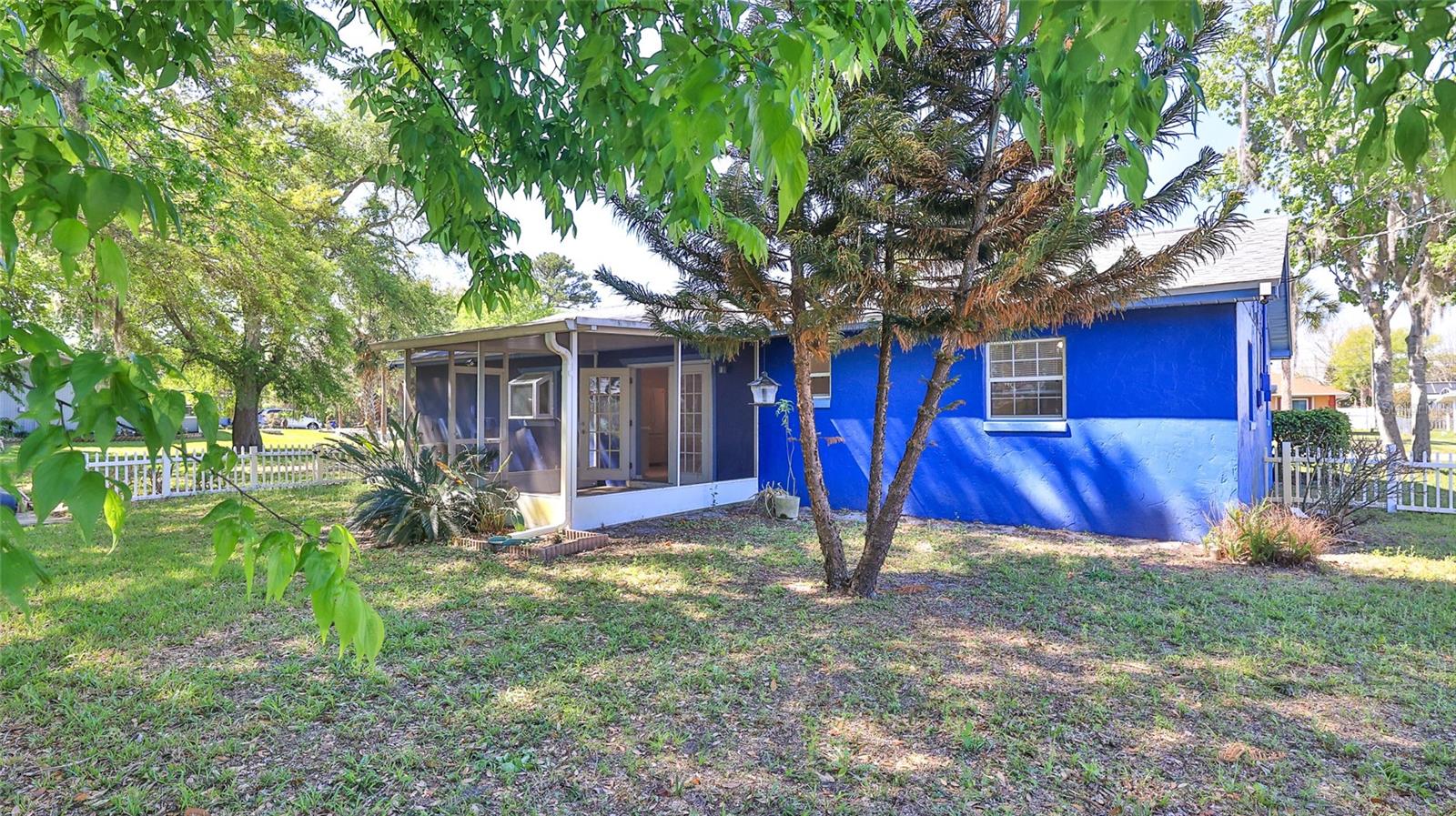 Image 25 of 28 For 1915 Umbrella Tree Drive