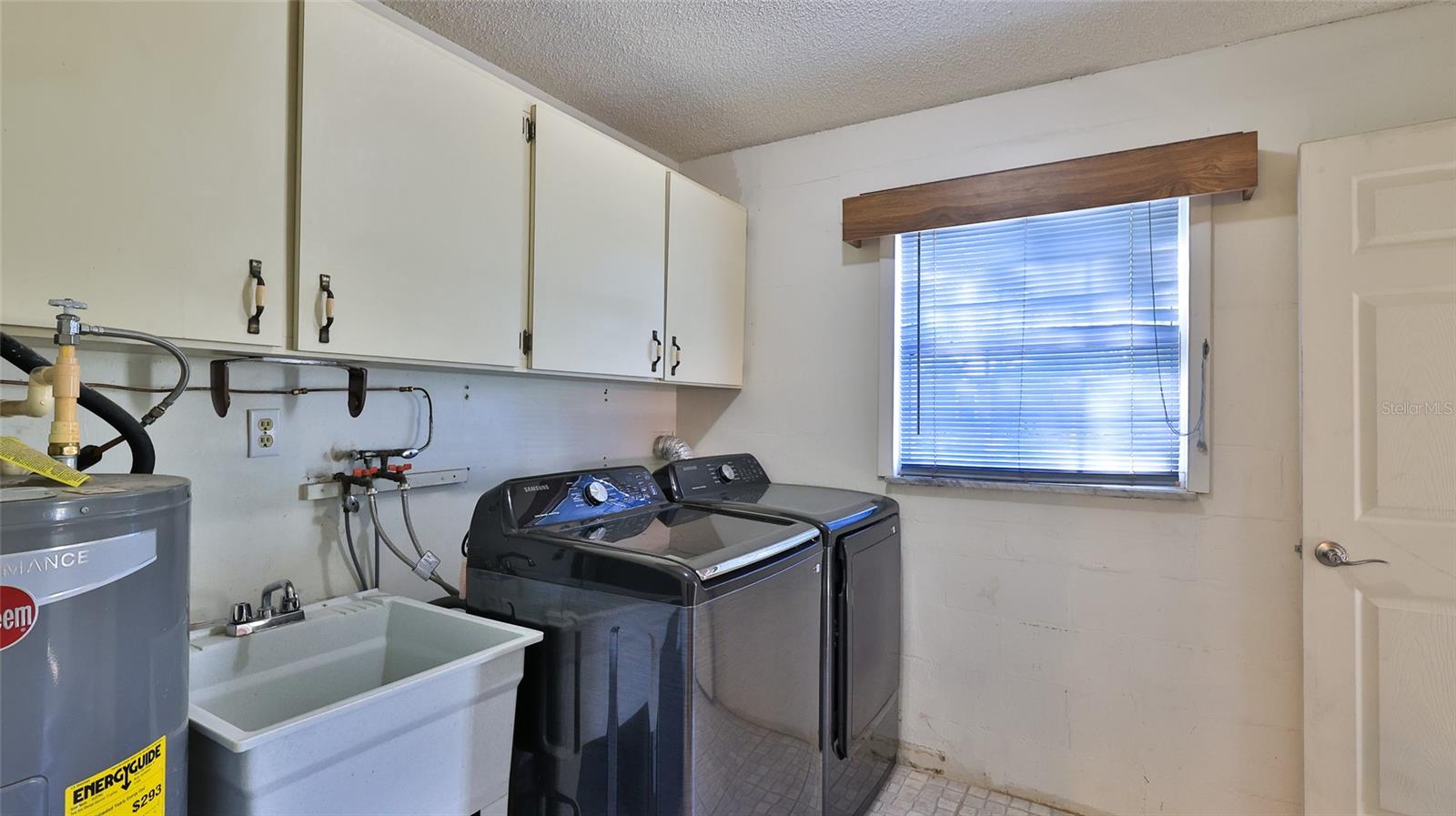 Image 26 of 28 For 1915 Umbrella Tree Drive