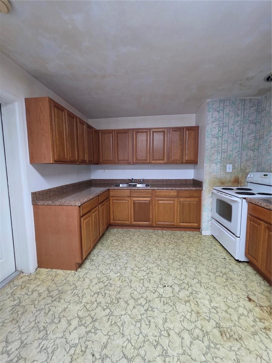 Image 4 of 13 For 720 Berkshire Road