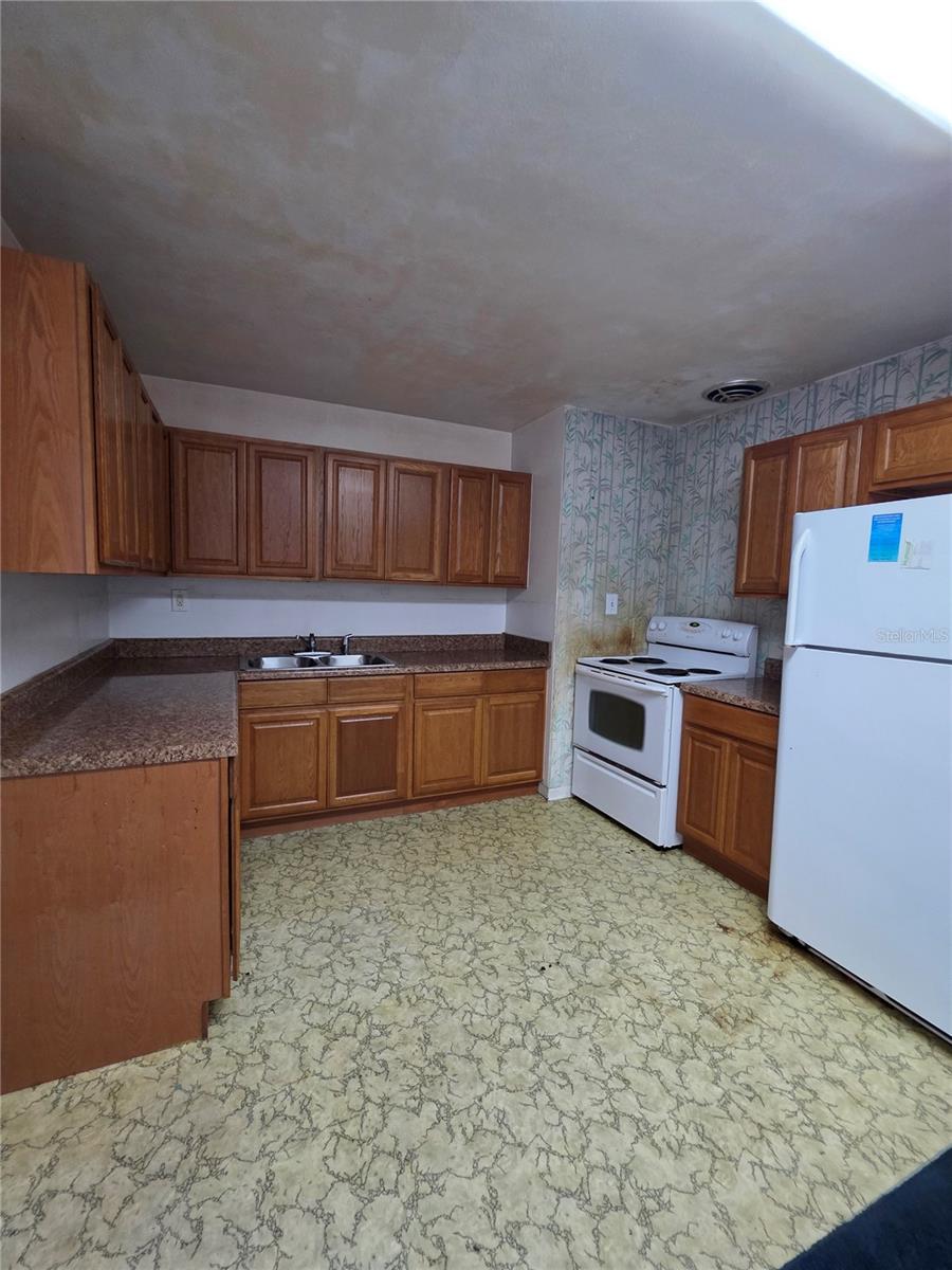 Image 5 of 13 For 720 Berkshire Road