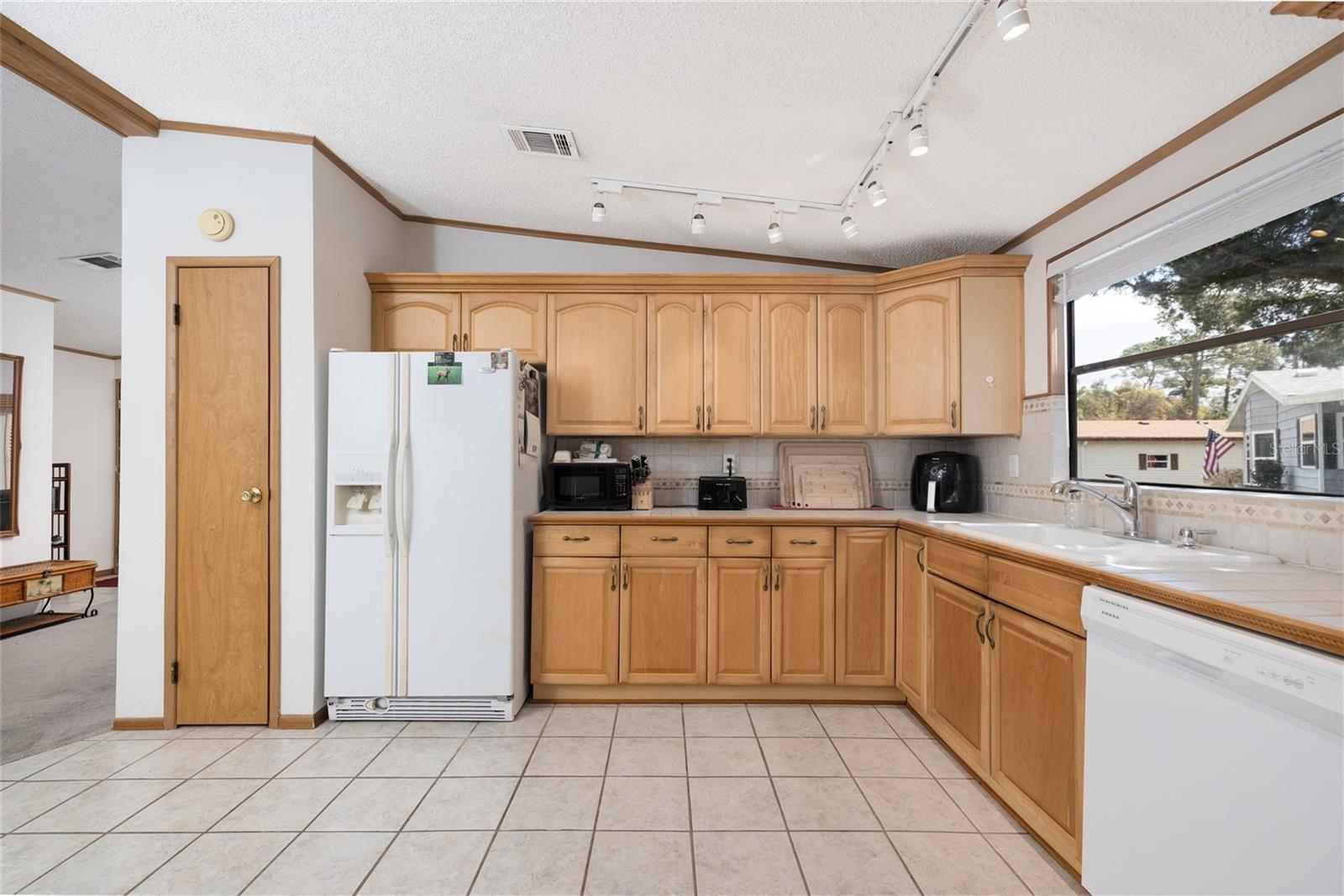 Image 11 of 64 For 412 Schooner Avenue