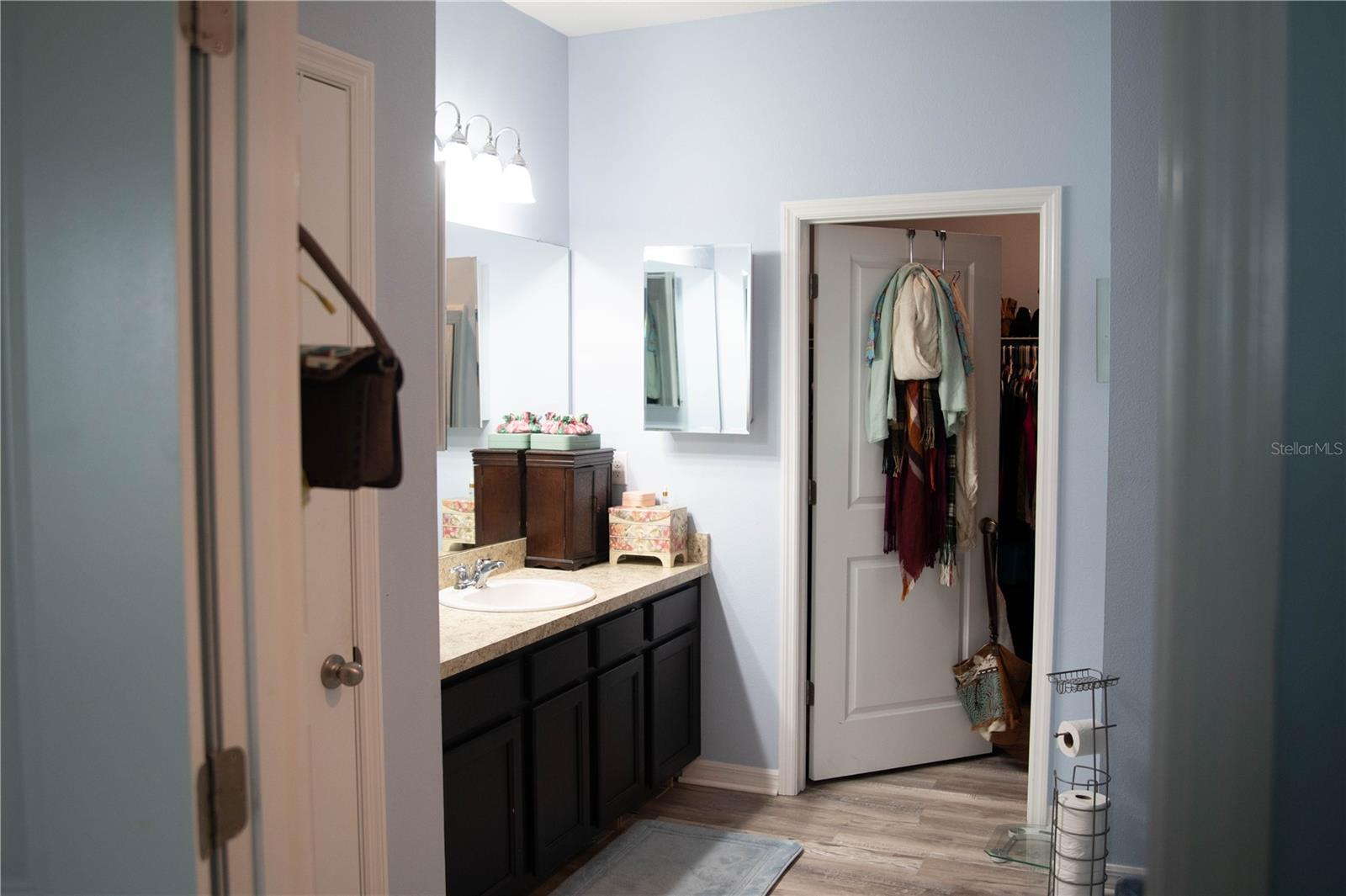 Image 11 of 26 For 3021 Blue Shores Way