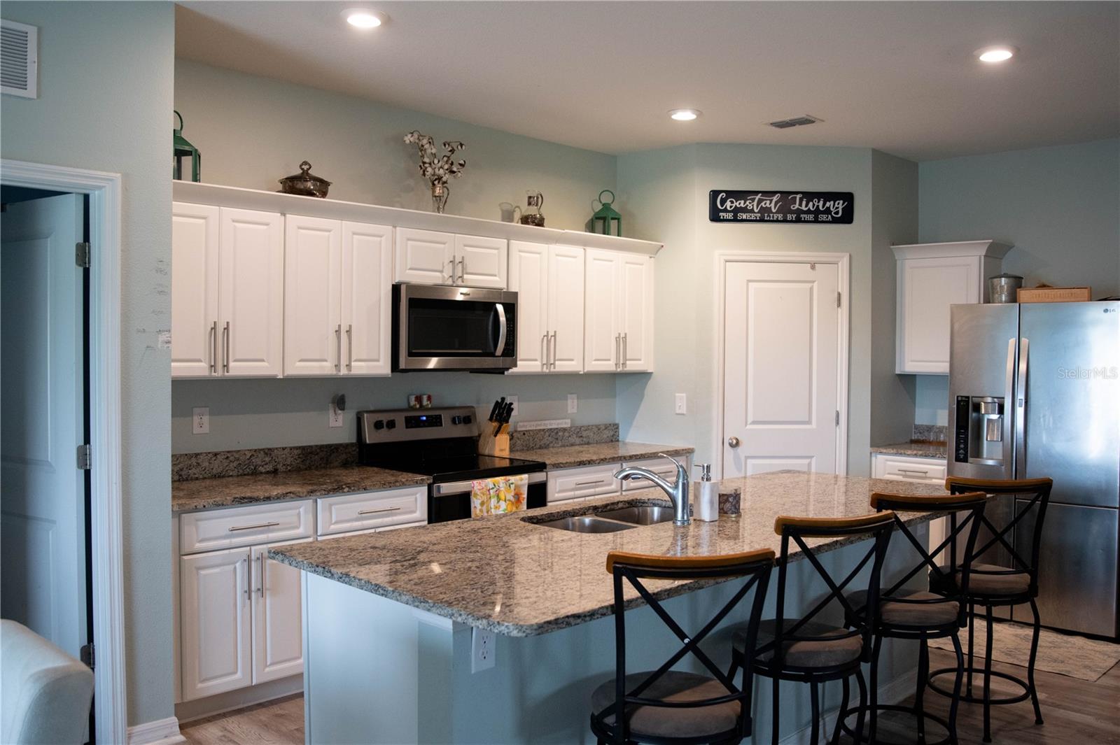 Image 4 of 26 For 3021 Blue Shores Way