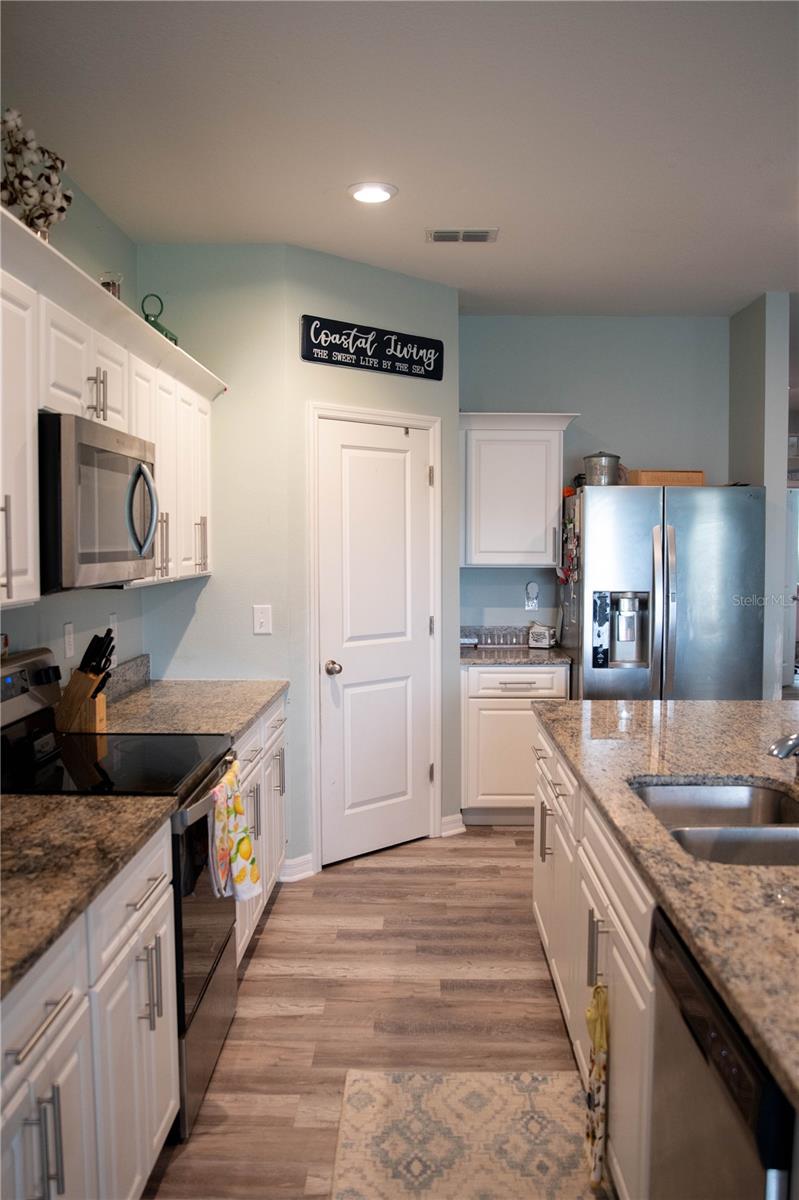 Image 5 of 26 For 3021 Blue Shores Way