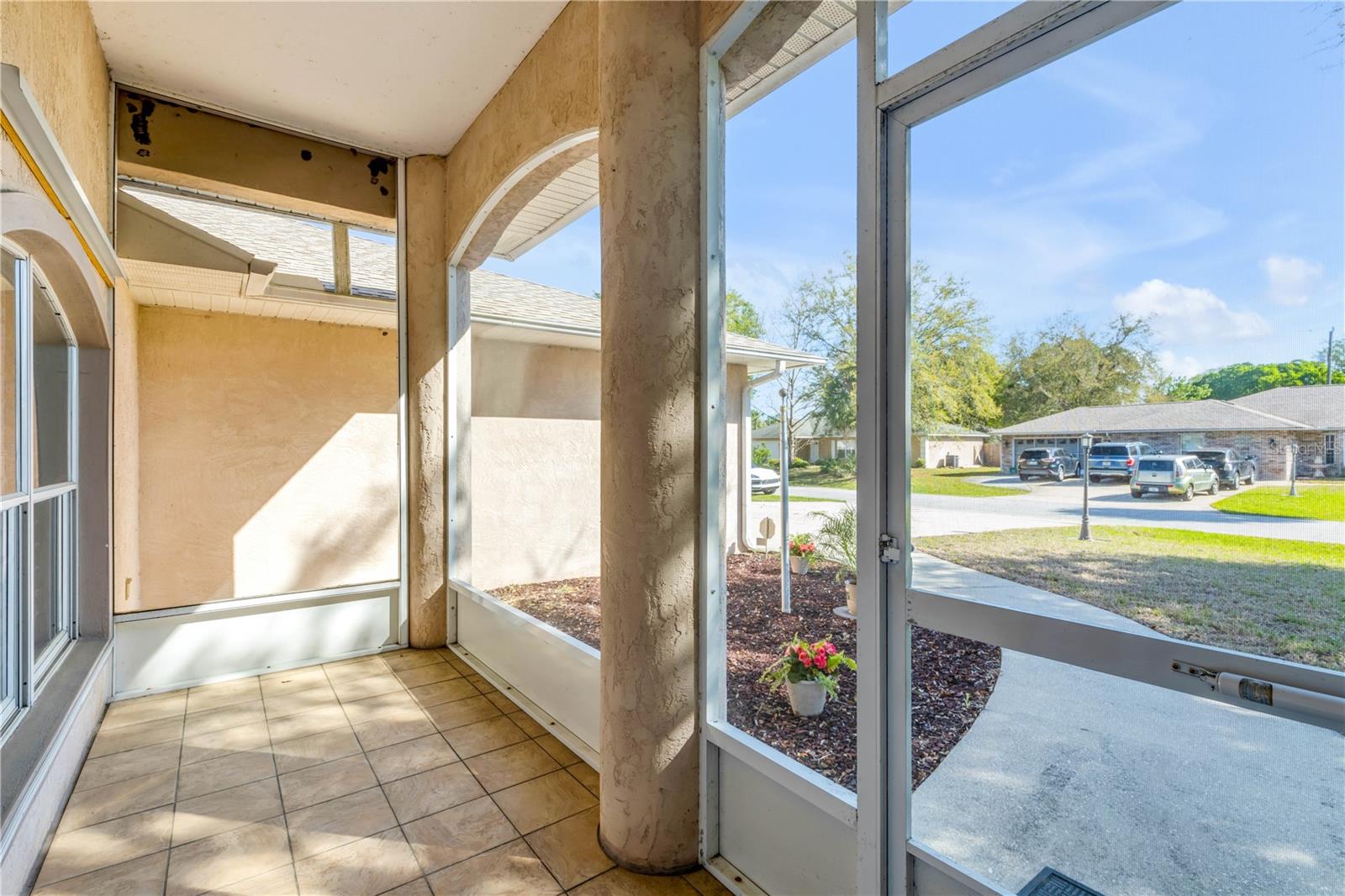 Image 4 of 42 For 2530 Tamarind Drive