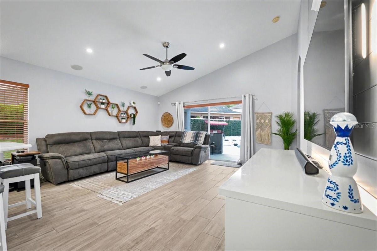 Image 7 of 52 For 813 Grand Hughey Court