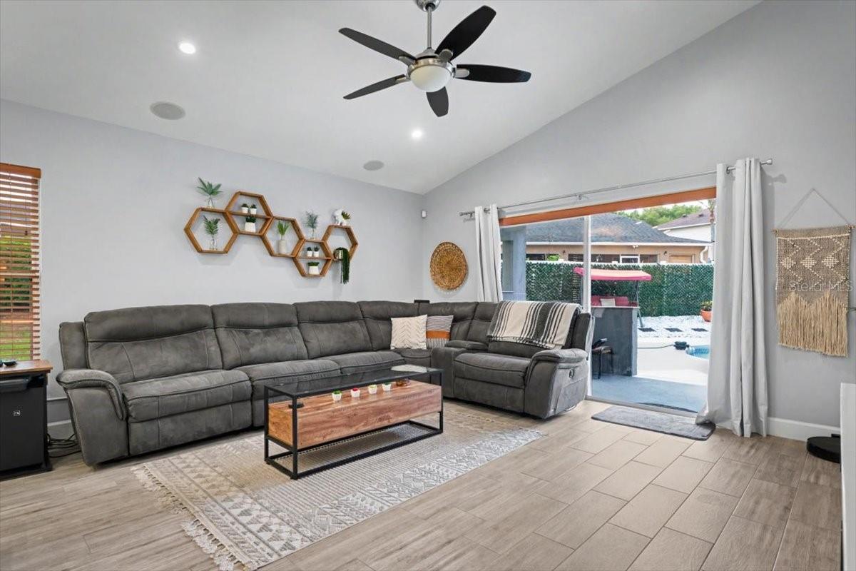 Image 9 of 52 For 813 Grand Hughey Court