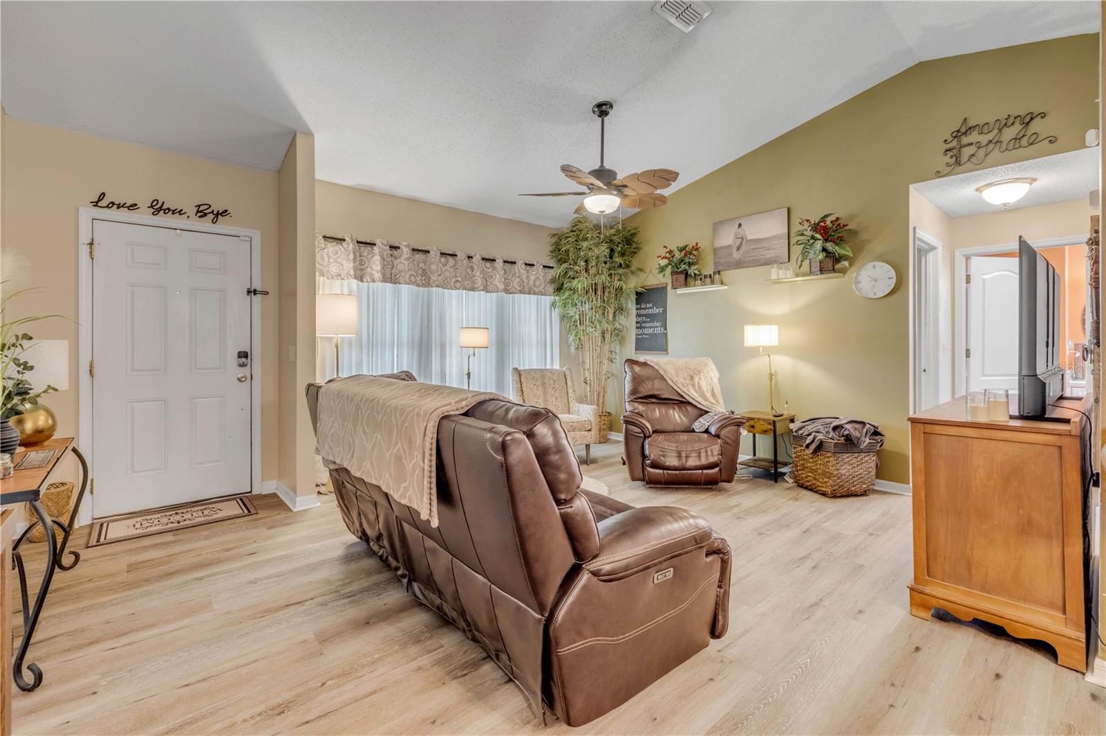 Image 12 of 52 For 3314 Tamarind Drive
