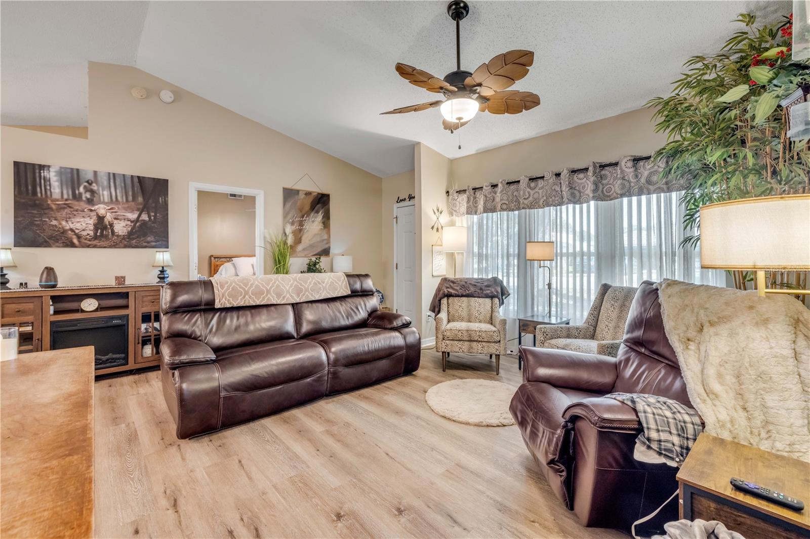 Image 17 of 52 For 3314 Tamarind Drive