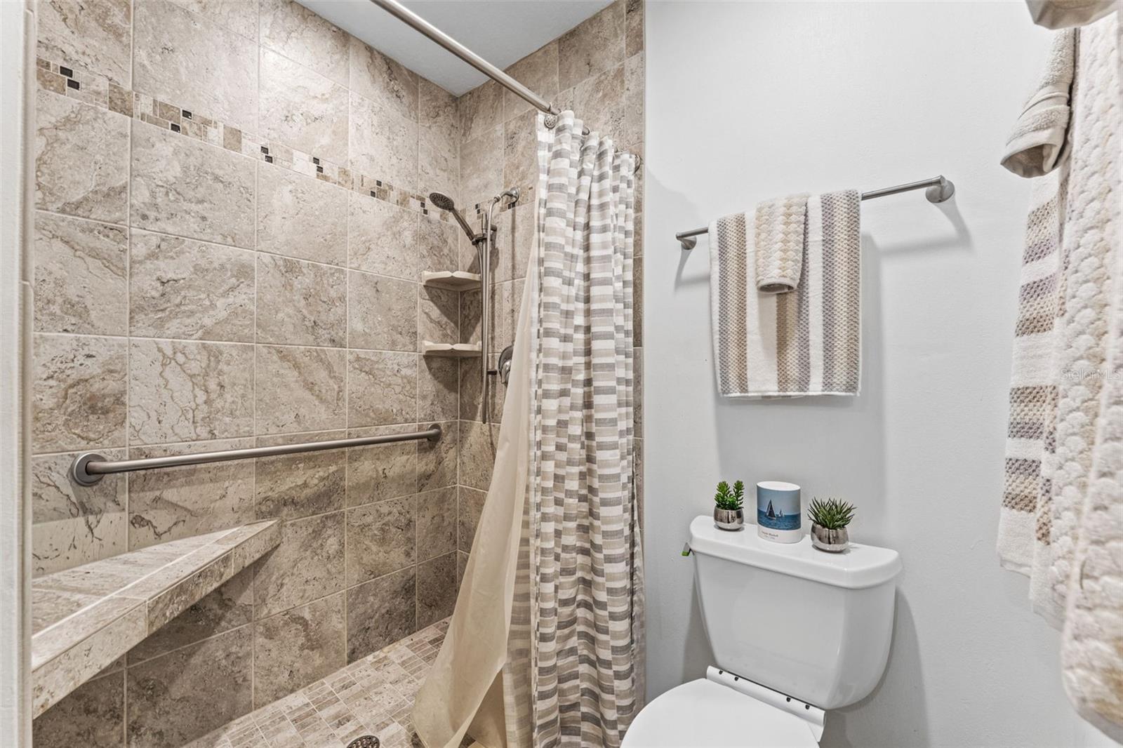 Image 20 of 51 For 228 Quay Assisi