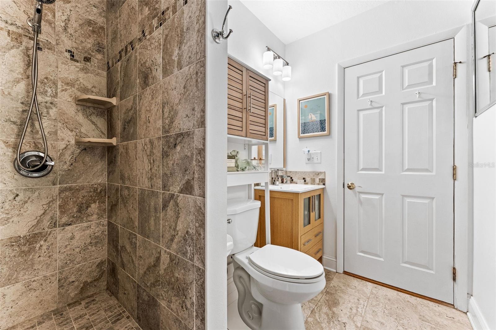 Image 26 of 51 For 228 Quay Assisi