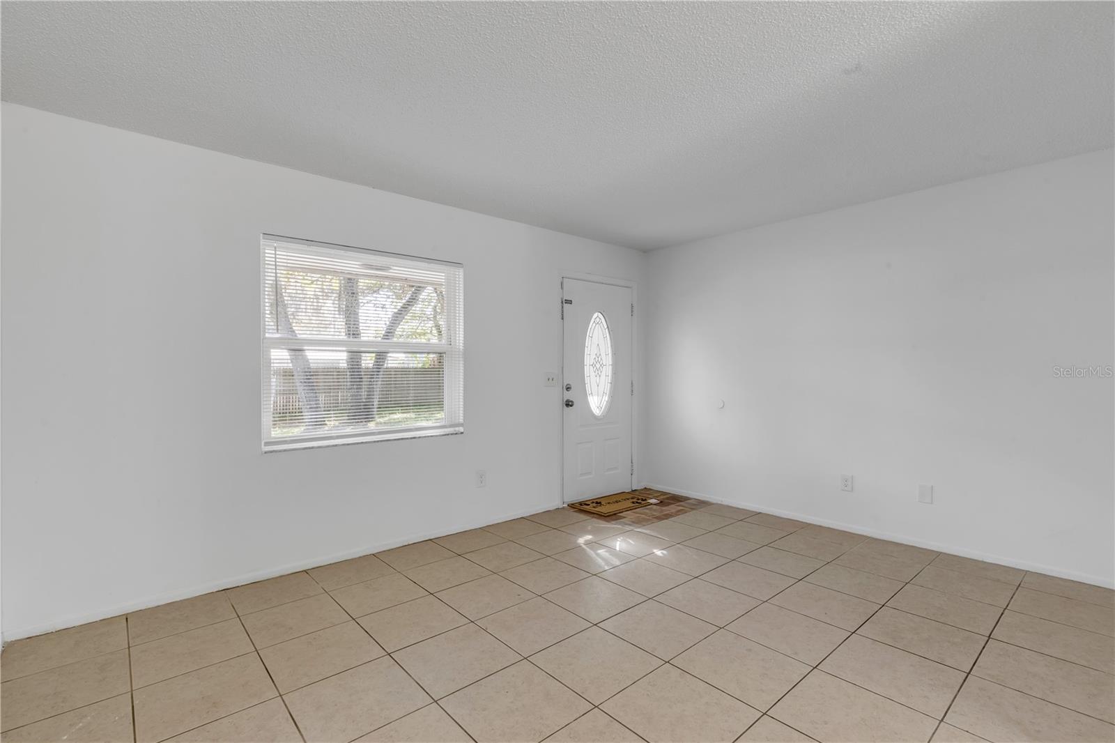 Image 10 of 39 For 420 Perdita Avenue