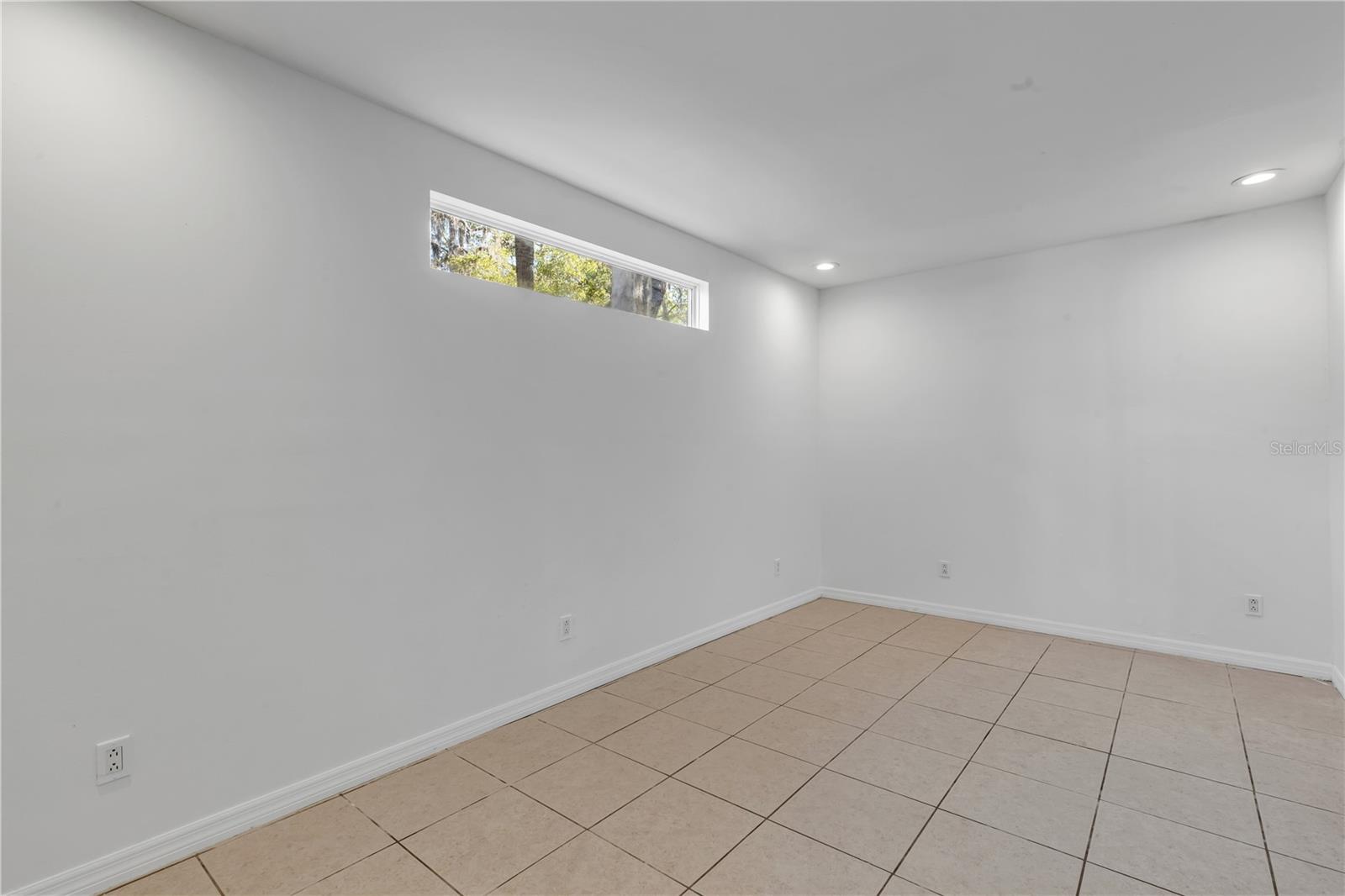 Image 11 of 39 For 420 Perdita Avenue