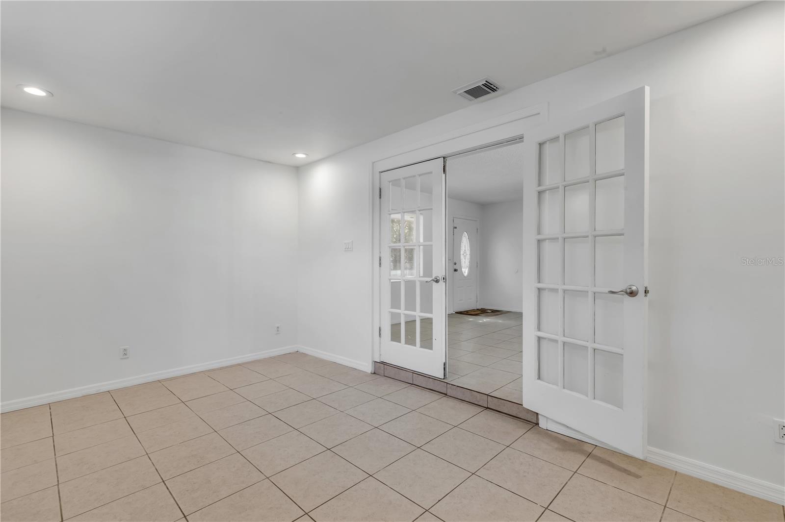 Image 12 of 39 For 420 Perdita Avenue