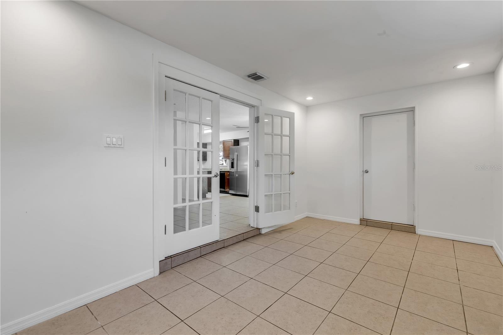 Image 13 of 39 For 420 Perdita Avenue