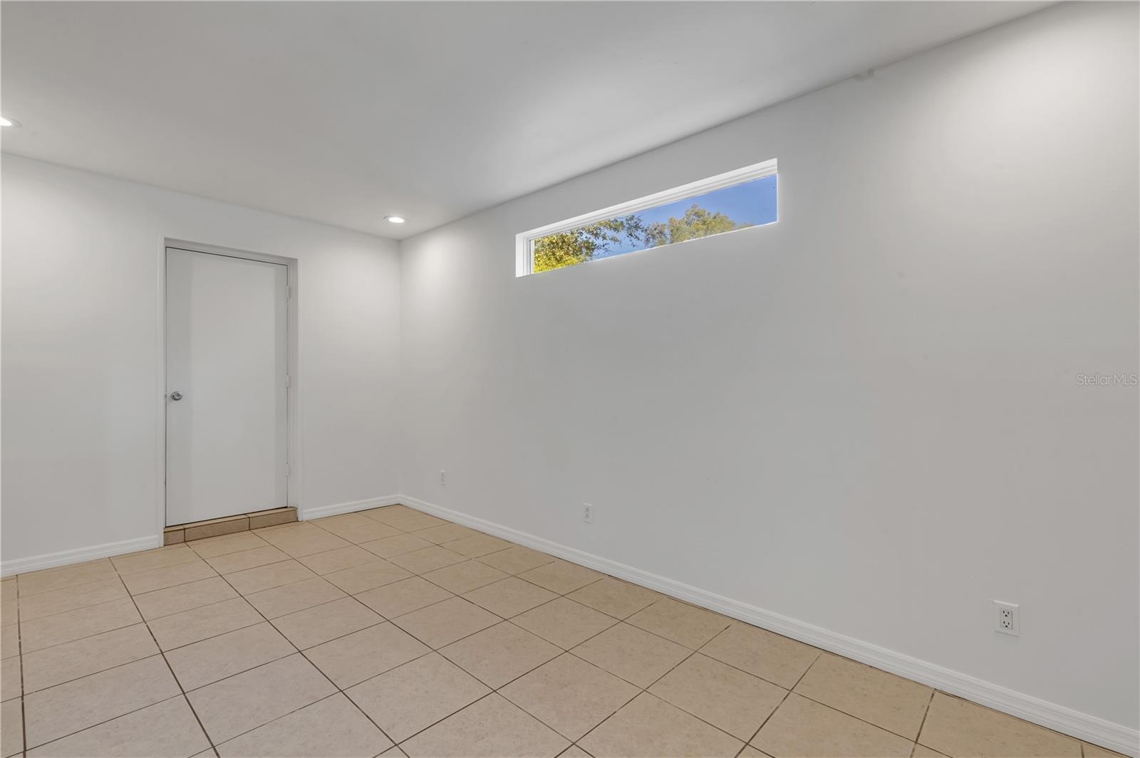 Image 14 of 39 For 420 Perdita Avenue