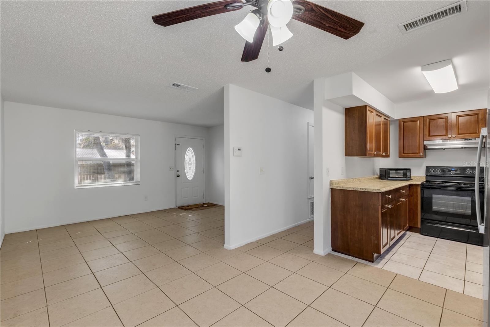 Image 17 of 39 For 420 Perdita Avenue