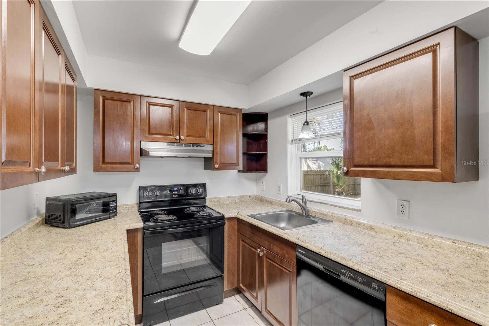 Image 19 of 39 For 420 Perdita Avenue