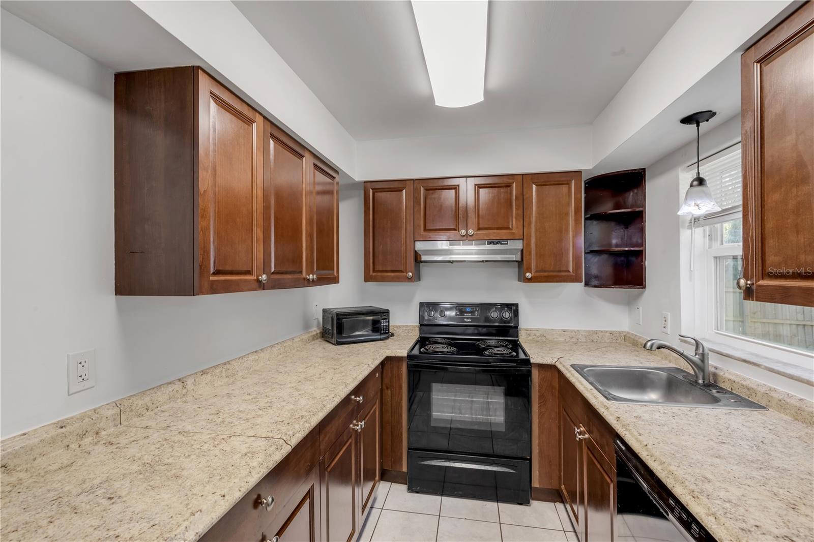 Image 20 of 39 For 420 Perdita Avenue