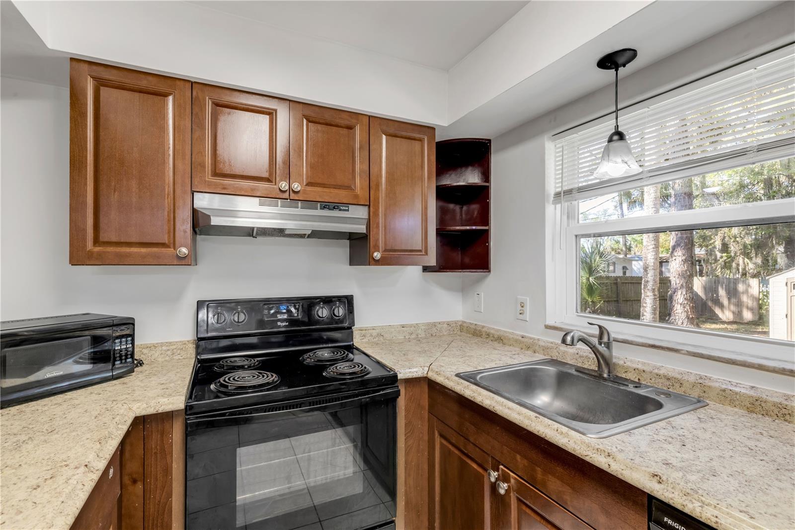 Image 21 of 39 For 420 Perdita Avenue