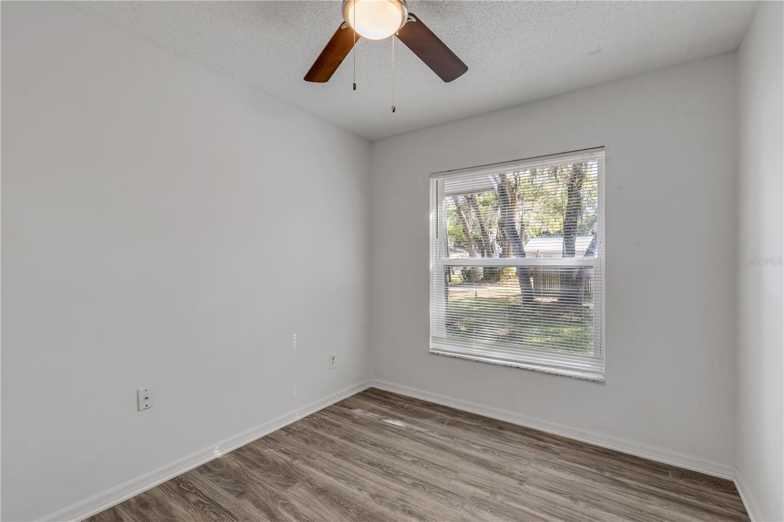 Image 24 of 39 For 420 Perdita Avenue