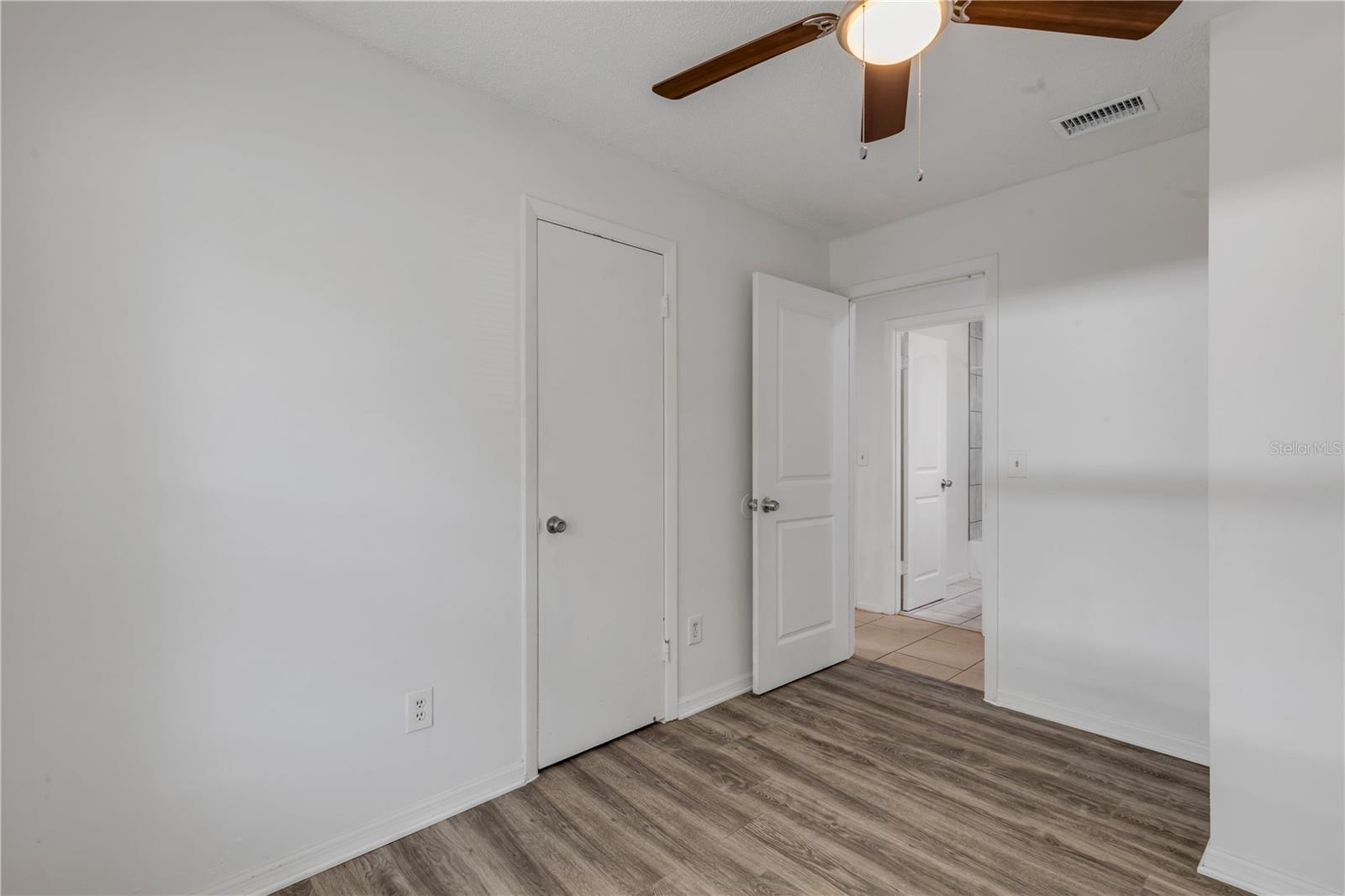 Image 25 of 39 For 420 Perdita Avenue