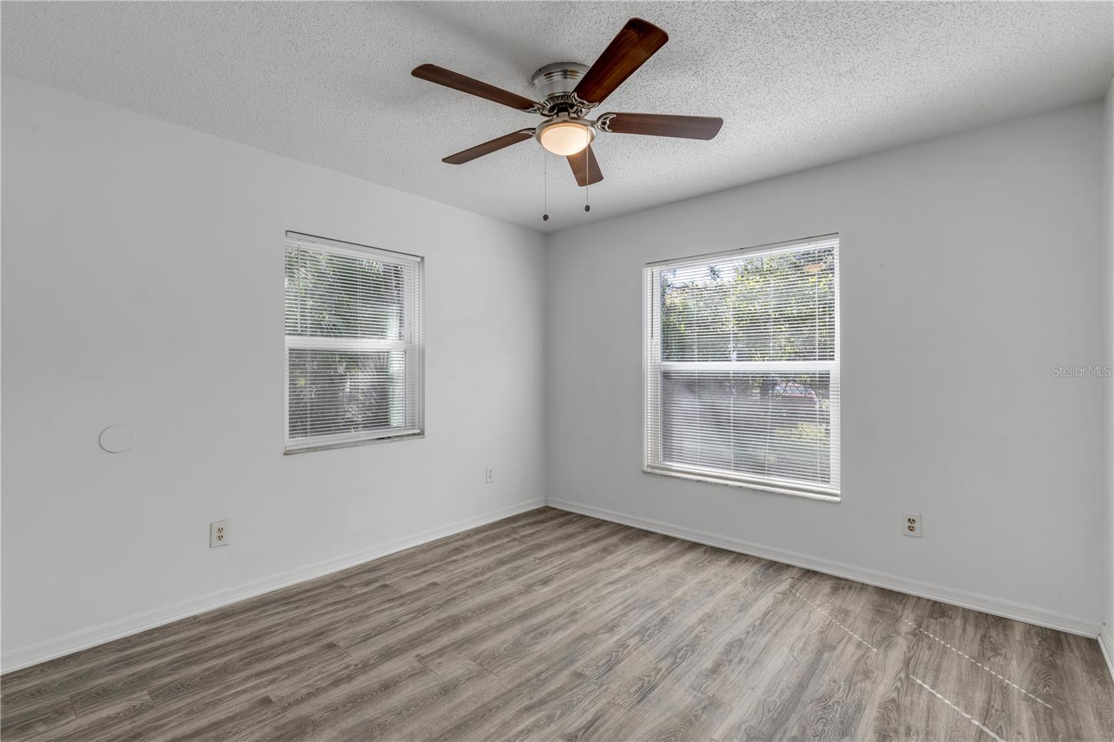 Image 29 of 39 For 420 Perdita Avenue