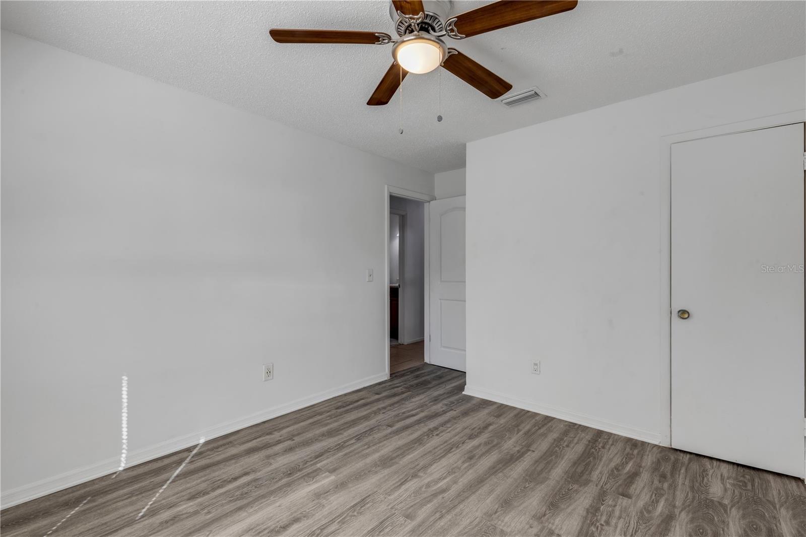 Image 30 of 39 For 420 Perdita Avenue