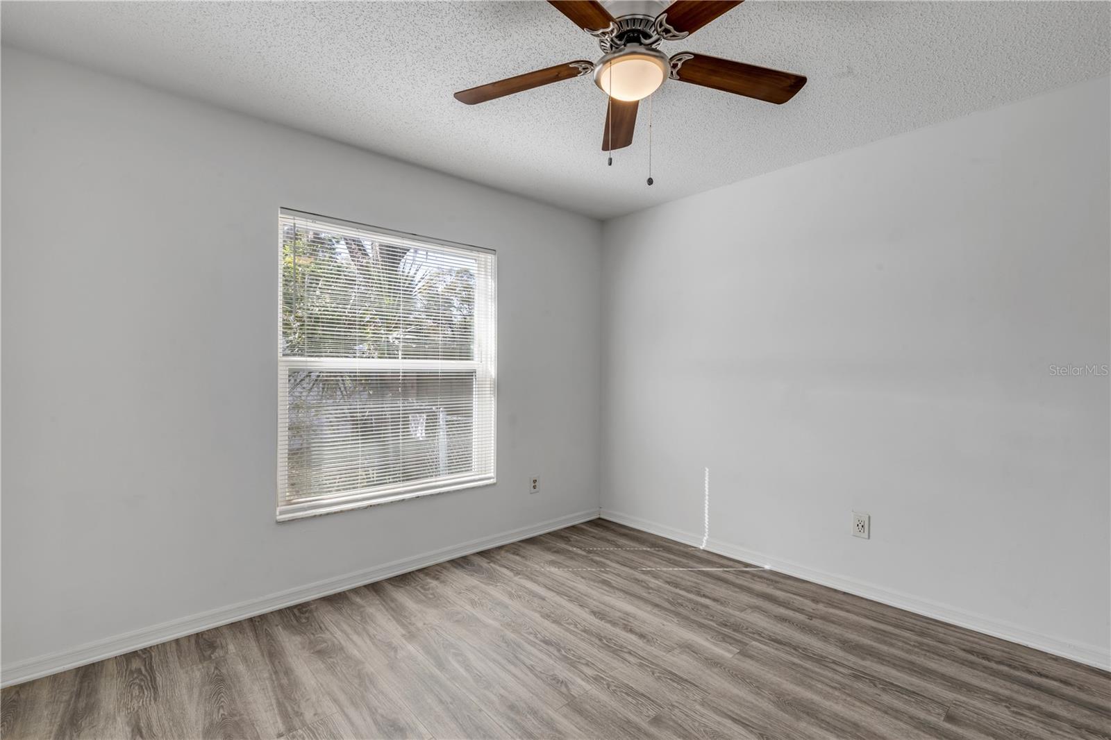 Image 31 of 39 For 420 Perdita Avenue