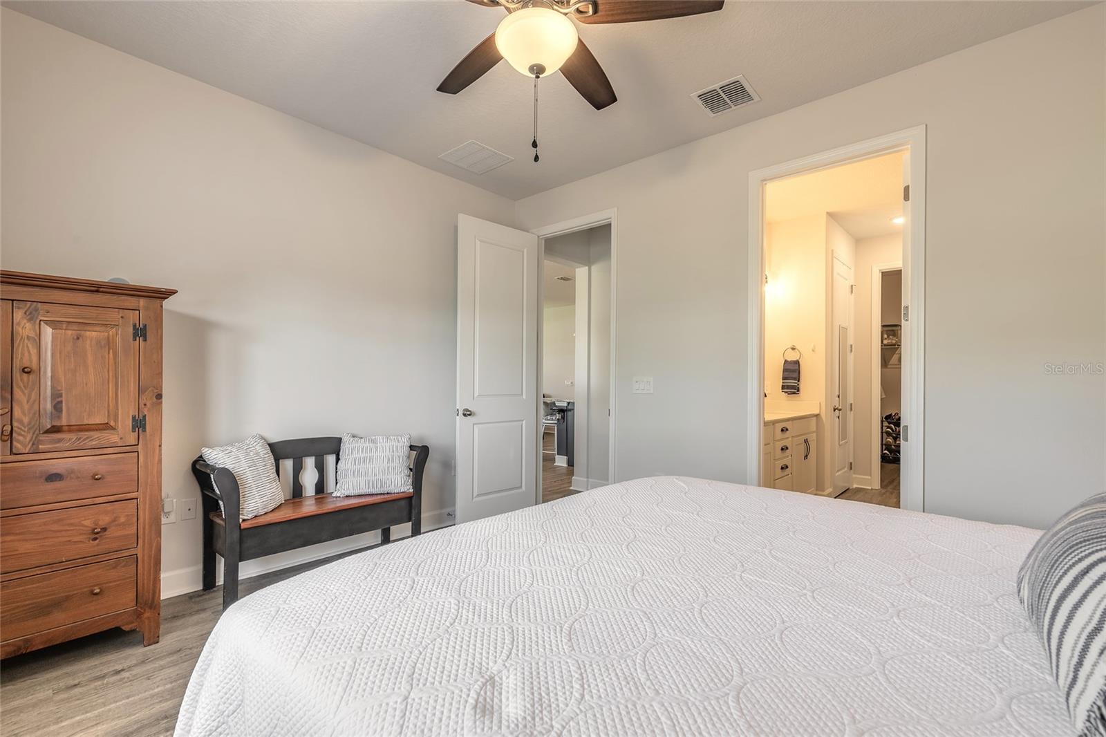 Image 16 of 42 For 1094 River Falls Circle