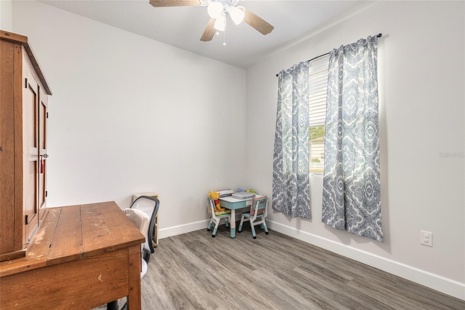 Image 20 of 42 For 1094 River Falls Circle