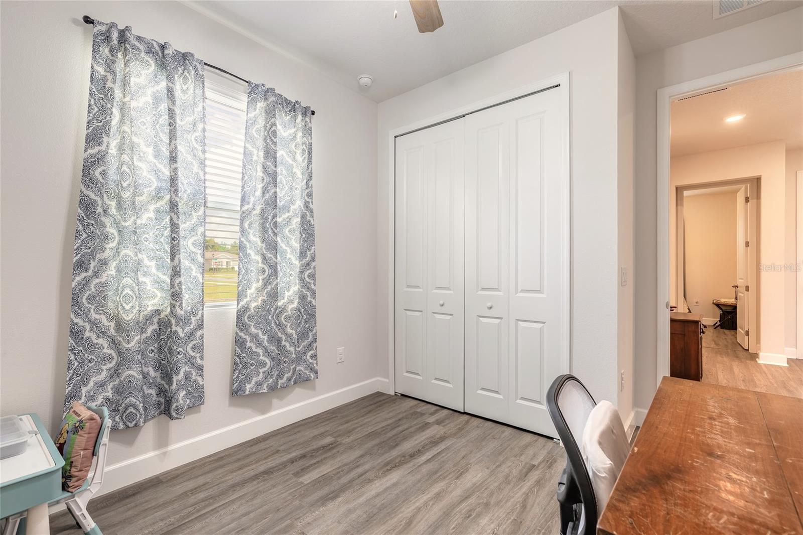 Image 21 of 42 For 1094 River Falls Circle