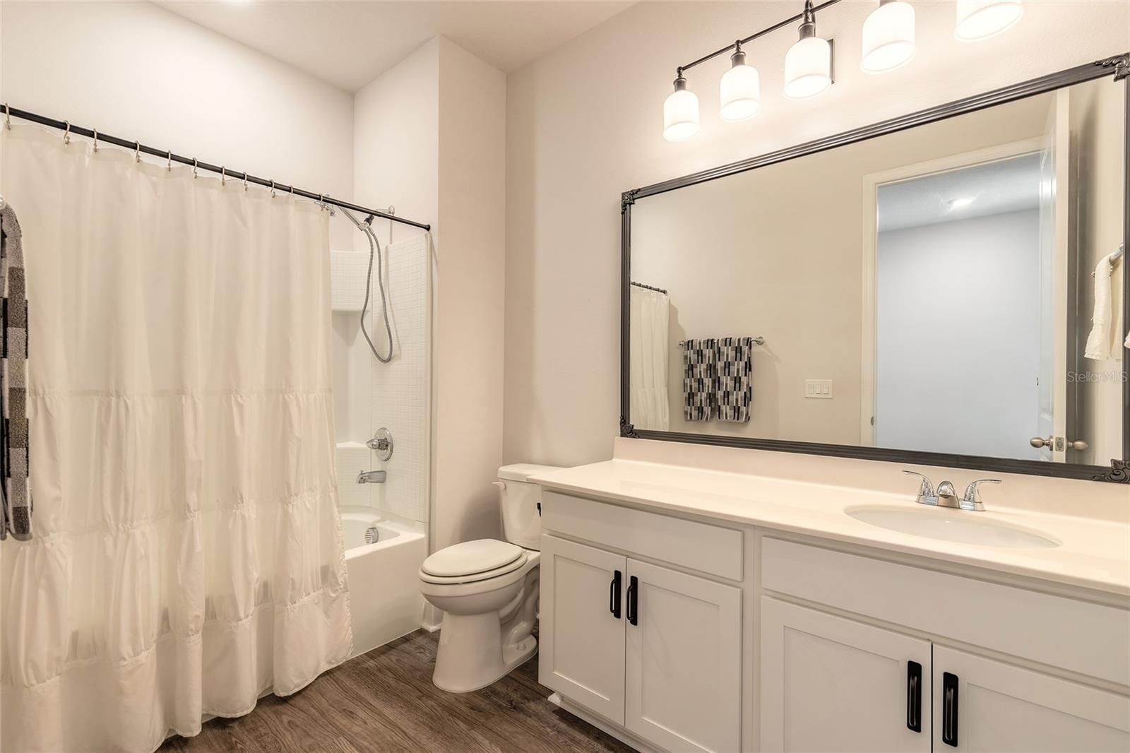 Image 22 of 42 For 1094 River Falls Circle