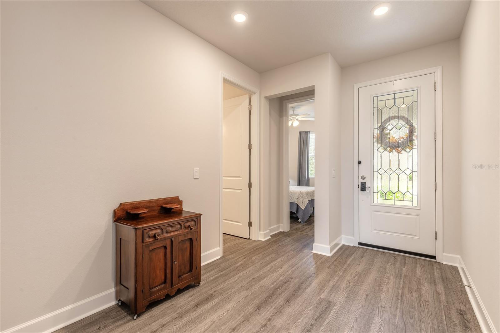 Image 26 of 42 For 1094 River Falls Circle