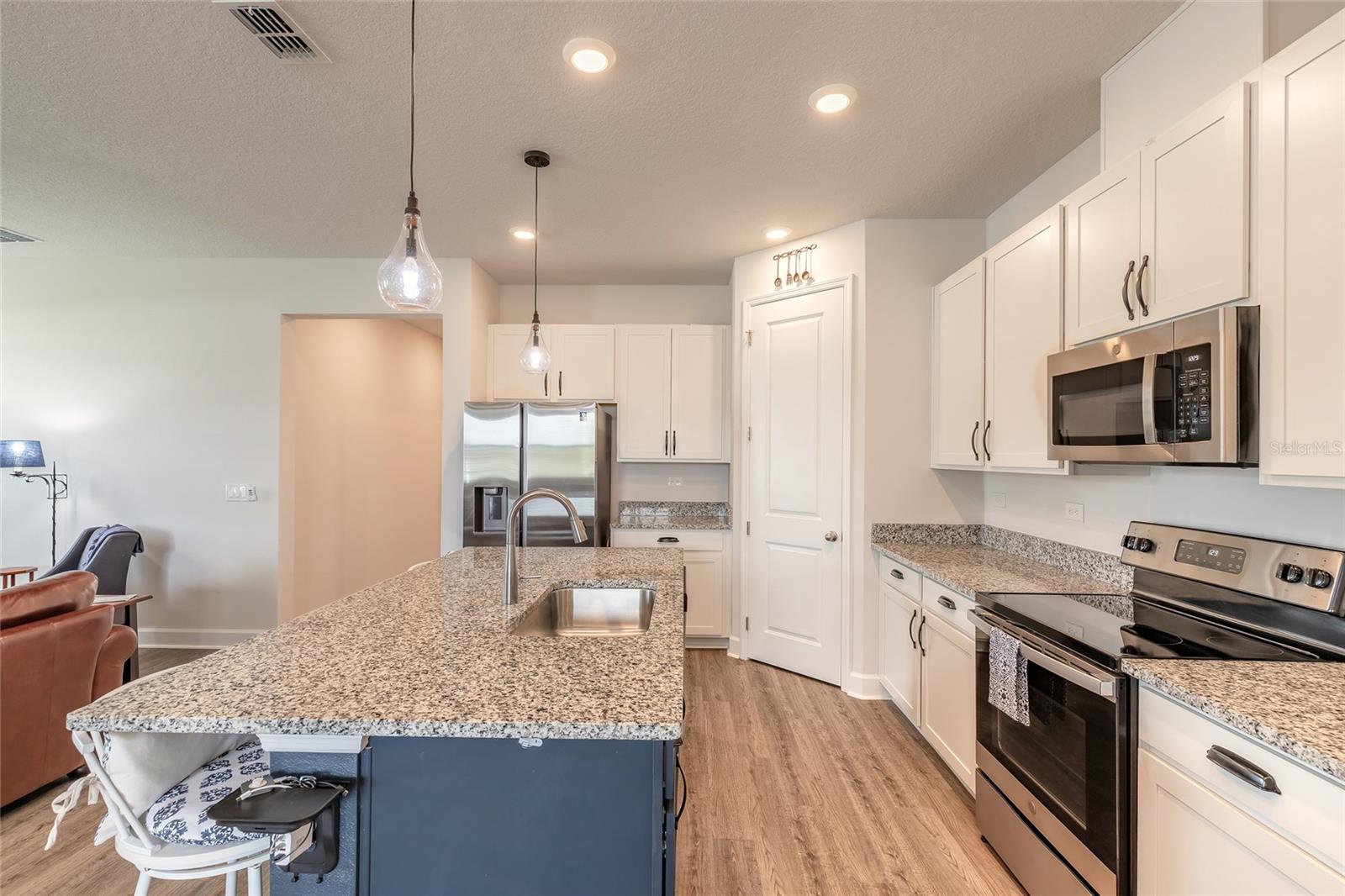 Image 9 of 42 For 1094 River Falls Circle